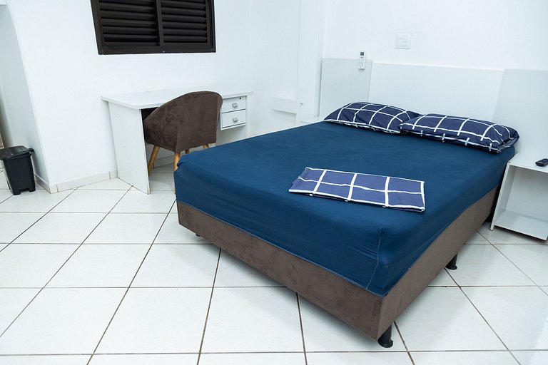 Loft Completo com Smart TV e Frigobar Compacto 08