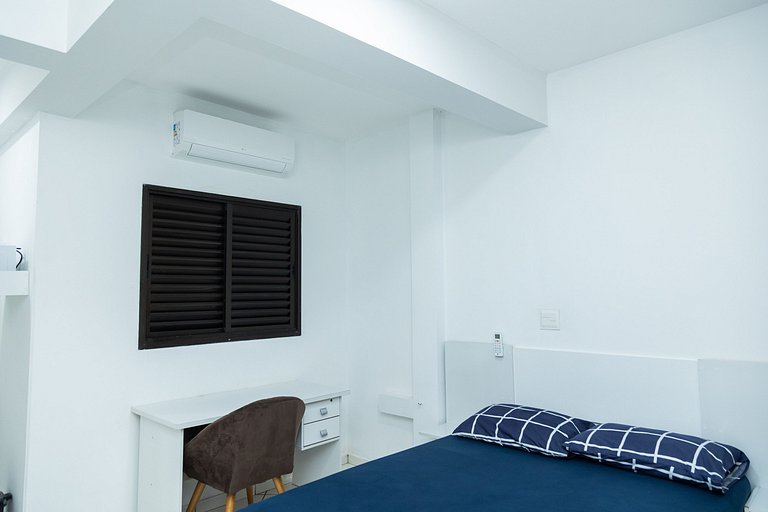 Loft Completo com Smart TV e Frigobar Compacto 08