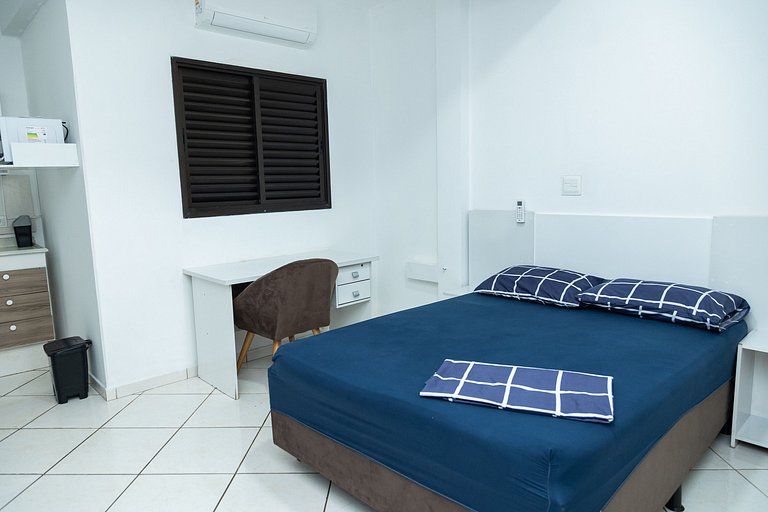 Loft Completo com Smart TV e Frigobar Compacto 08