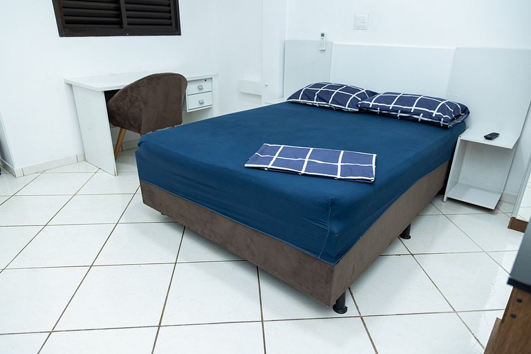 Loft Completo com Smart TV e Frigobar Compacto 08