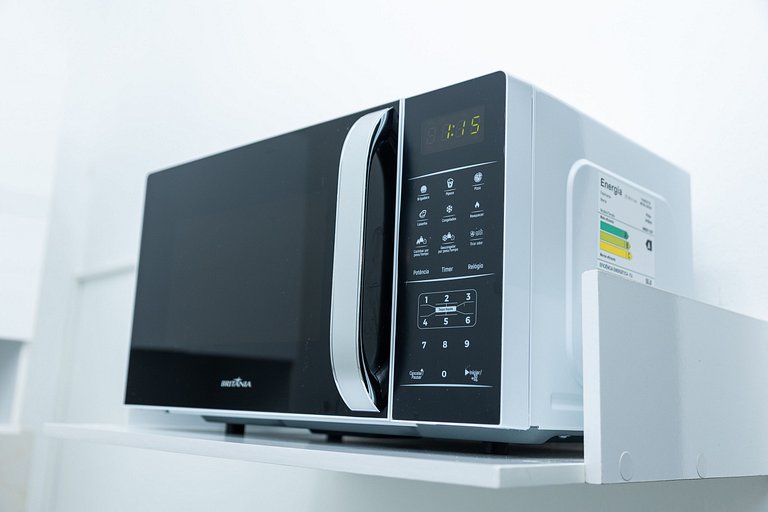 Loft Completo com Smart TV e Frigobar Compacto 08
