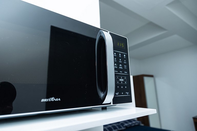 Loft Completo com Smart TV e Frigobar Compacto 08